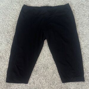 Womens Black capri Leggings. Large